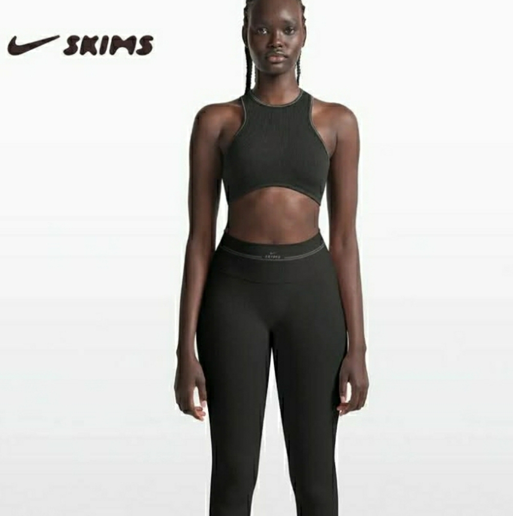 NikeSKIMS Ribbed Seamless Leggings